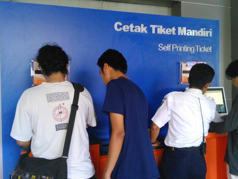 &#91;SHARE&#93; Tiket kereta api sekarang bisa cetak sendiri gan, gak percaya??