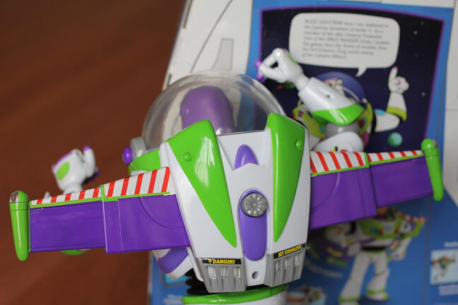 disney store buzz lightyear battery change