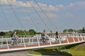 Megahnya Hovenring, Jembatan Gantung Khusus Sepeda di Belanda