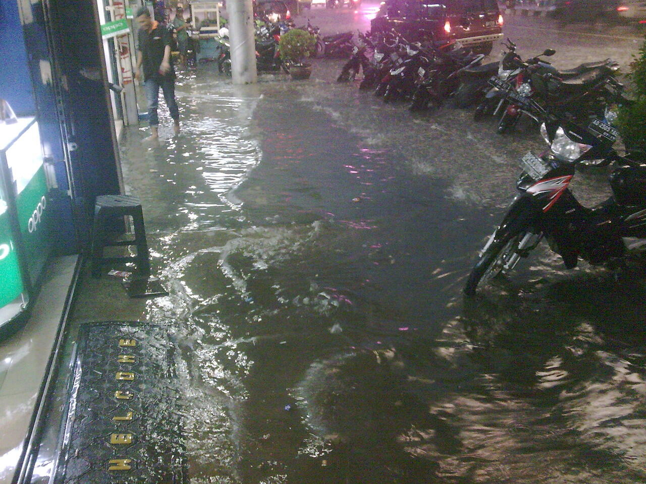 JAMBI DALAM BANJIR, KINERJA WALIKOTA DAN GUBERNUR DIPERTANYAKAN !?