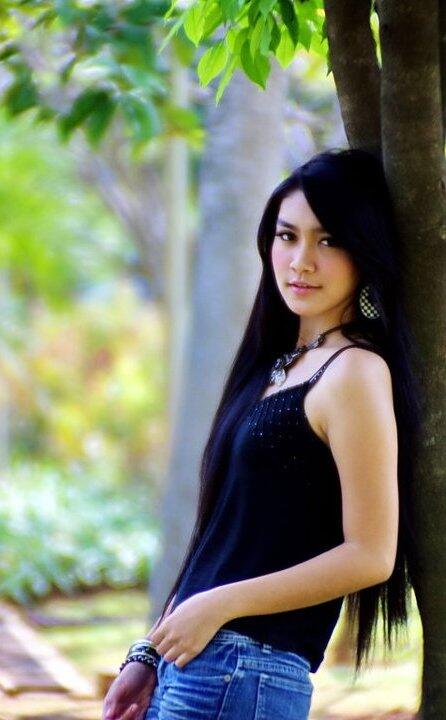 Artis muda Indonesia yg cantik natural