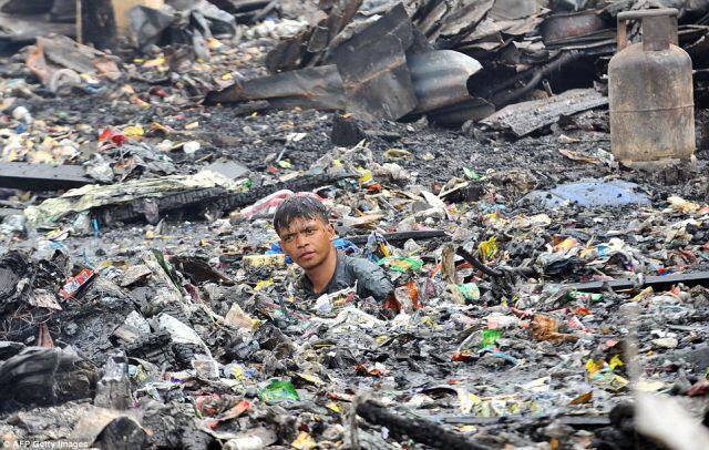 Memprihatinkan Gang Dolly ditutup (menyedihkan) selaras dengan nasib pinggiran Filip