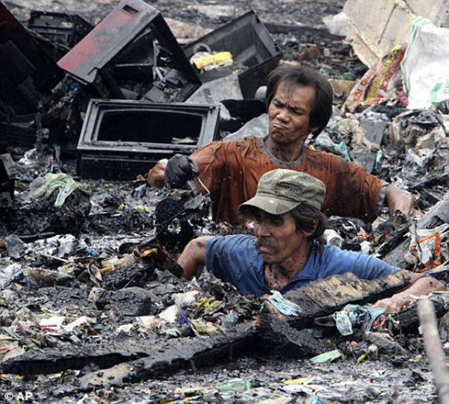 Memprihatinkan Gang Dolly ditutup (menyedihkan) selaras dengan nasib pinggiran Filip
