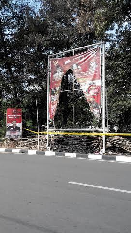 Baliho Bergambar Mega di Jakarta Pusat Hangus Terbakar