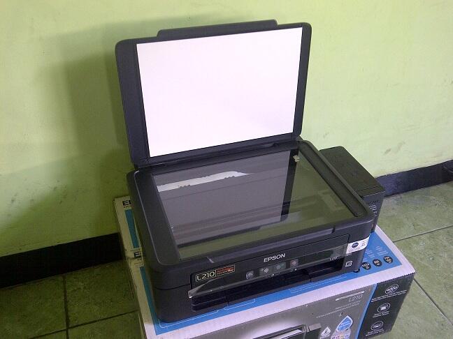 Printer Epson L210 Multi (print+fotocopy+scanner) mulusss Garansi panjang (Malang)