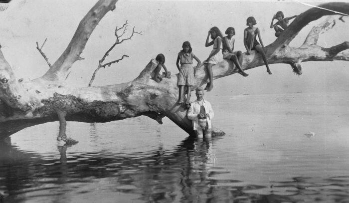 Muda-mudi taon 1900an.