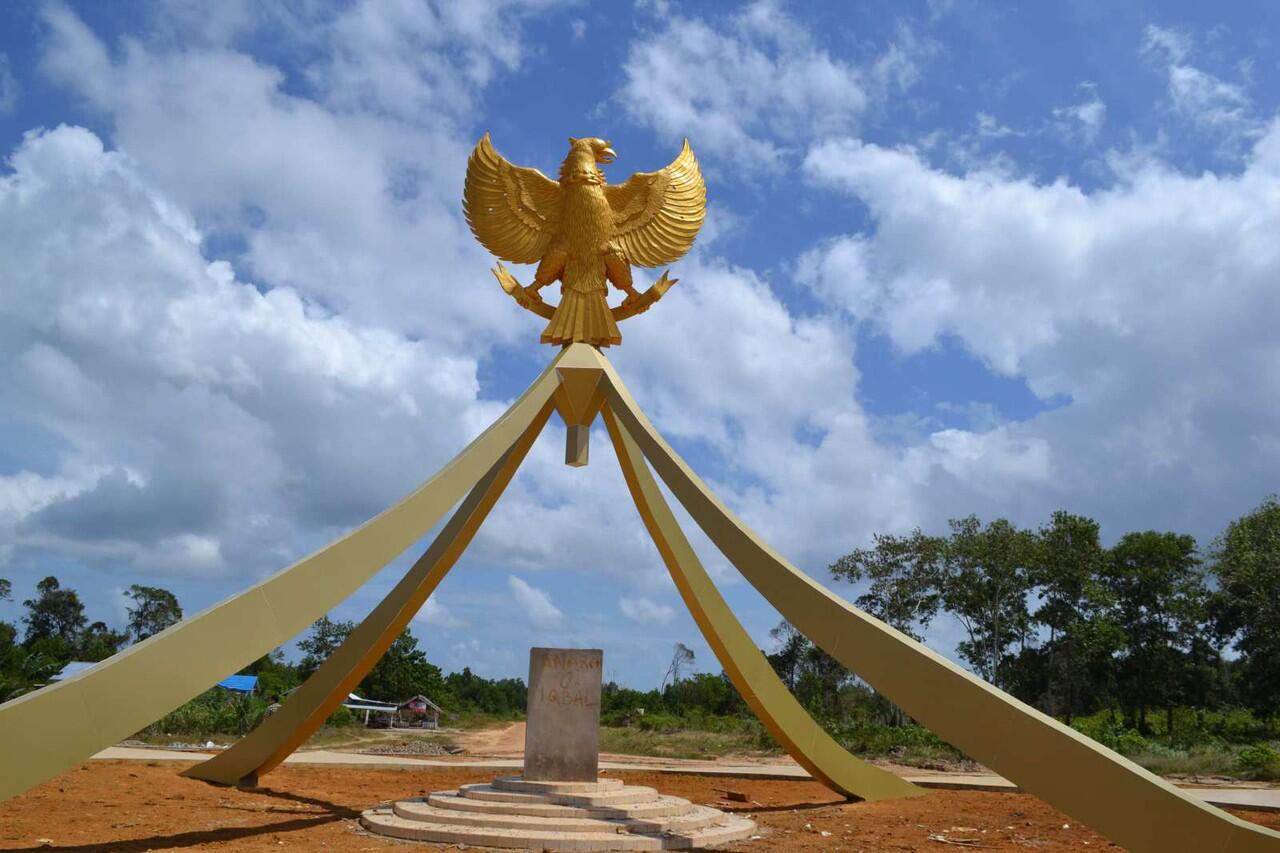 (NKRI Harga Mati) Apa itu Tanjung Datuk??Jangan biarkan suar malaysia berdiri