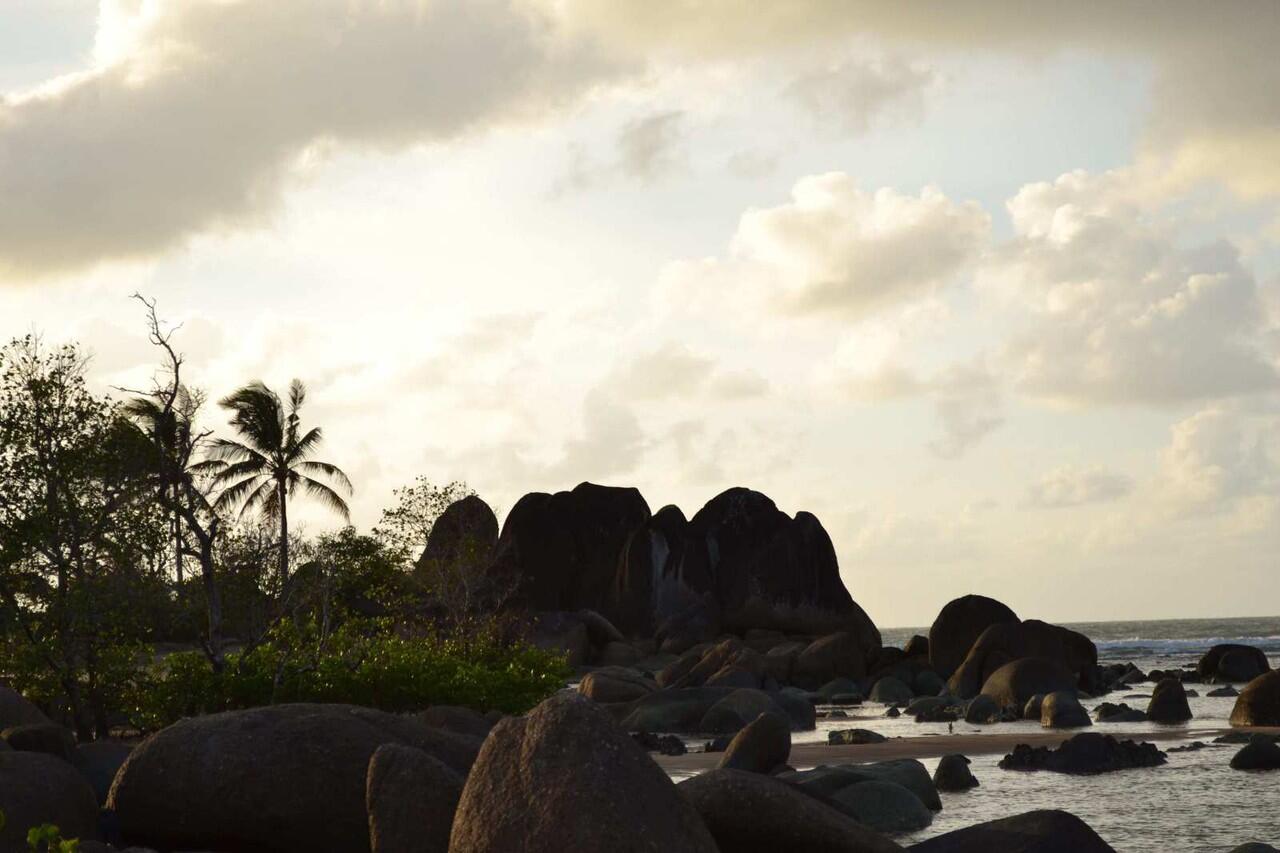 (NKRI Harga Mati) Apa itu Tanjung Datuk??Jangan biarkan suar malaysia berdiri