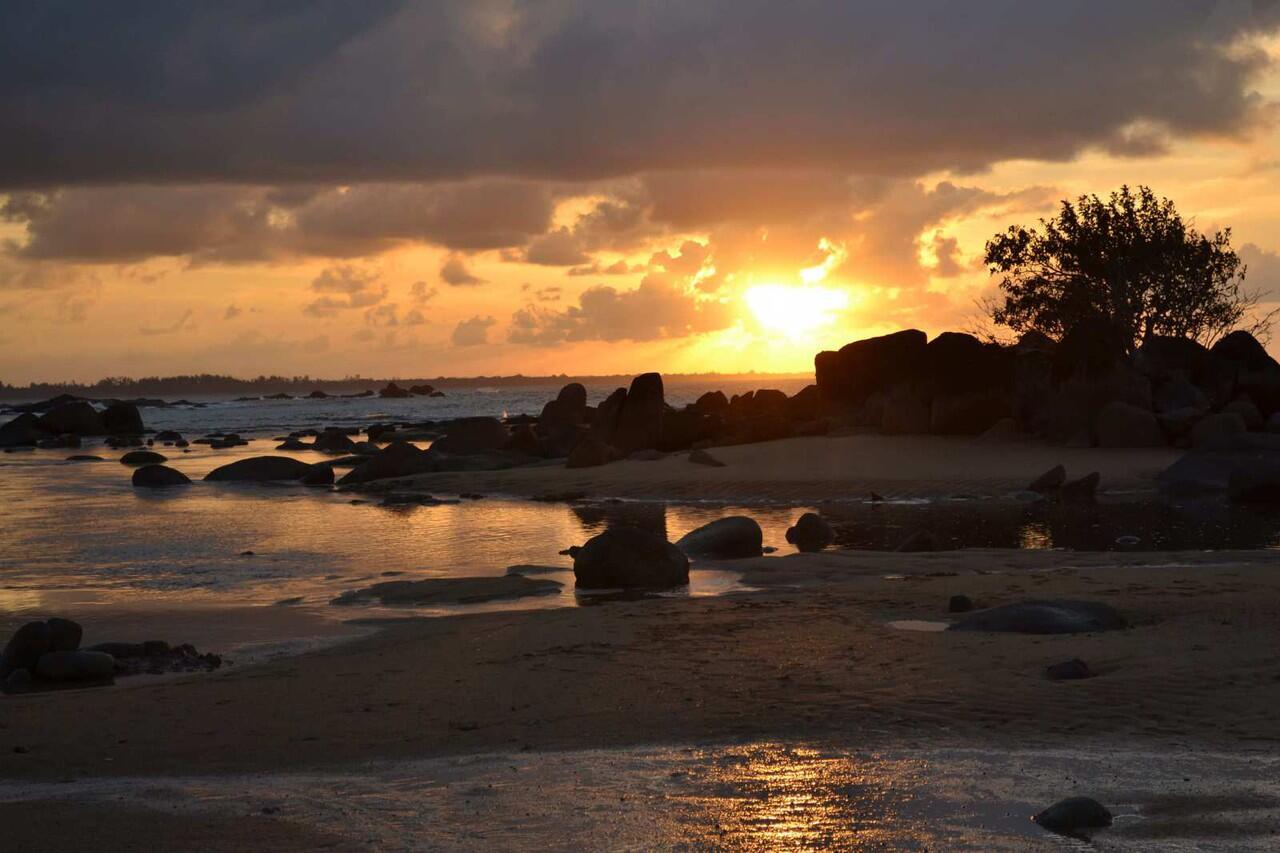 (NKRI Harga Mati) Apa itu Tanjung Datuk??Jangan biarkan suar malaysia berdiri