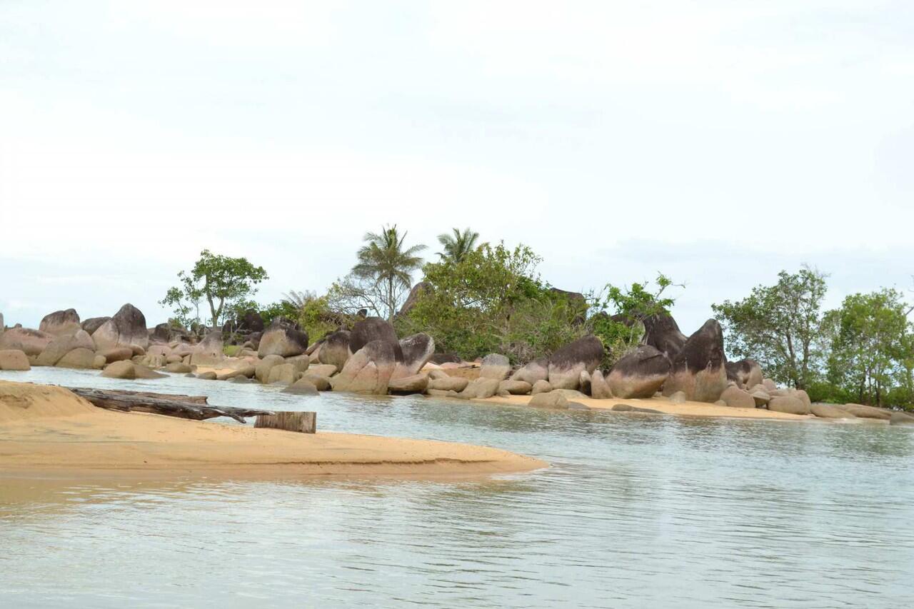 (NKRI Harga Mati) Apa itu Tanjung Datuk??Jangan biarkan suar malaysia berdiri