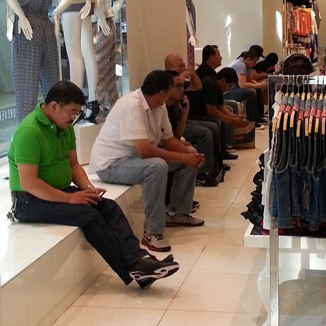 Hal hal yang di lakuin cowok nungguin ceweknya belanja&#91;PICT&#93;
