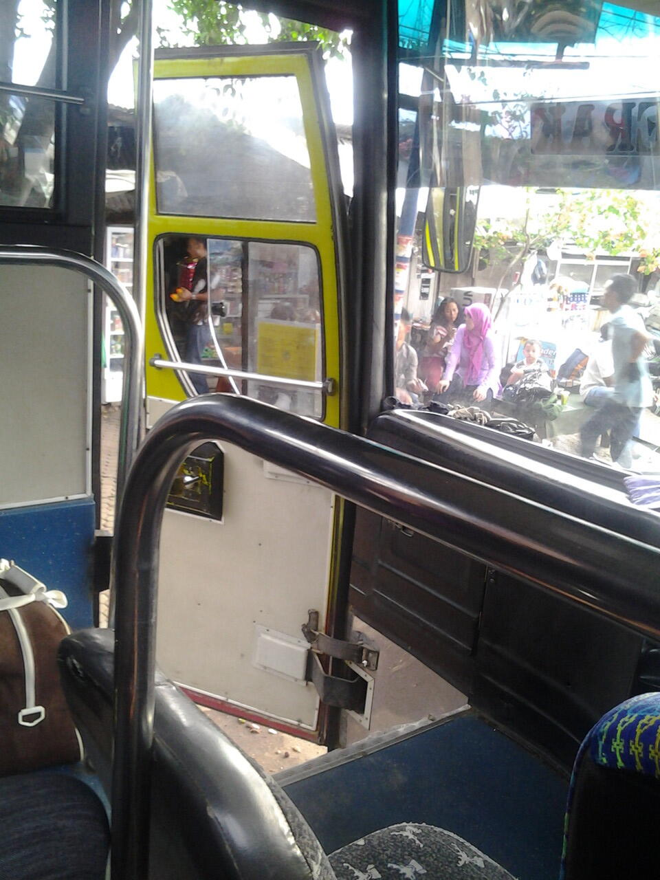 BUS ARIMB* ANJ**G
