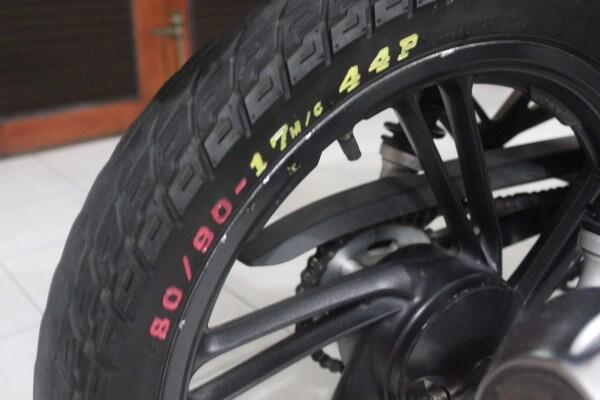 Terjual Spidol Cat  Ban Motor  dan Mobil Tire Marker 