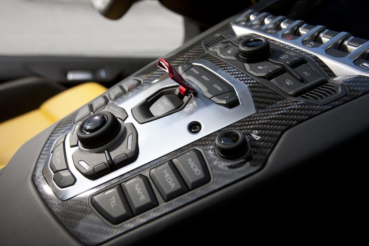 ! [Super Car] Lamborghini Aventador Roadster !