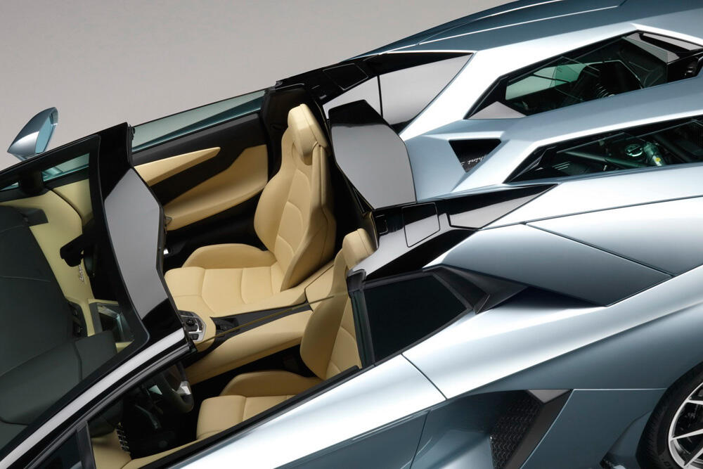 ! [Super Car] Lamborghini Aventador Roadster !