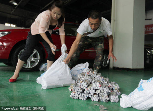 ! Wow ada orang beli mobil dengan 5 Ton Uang Receh !