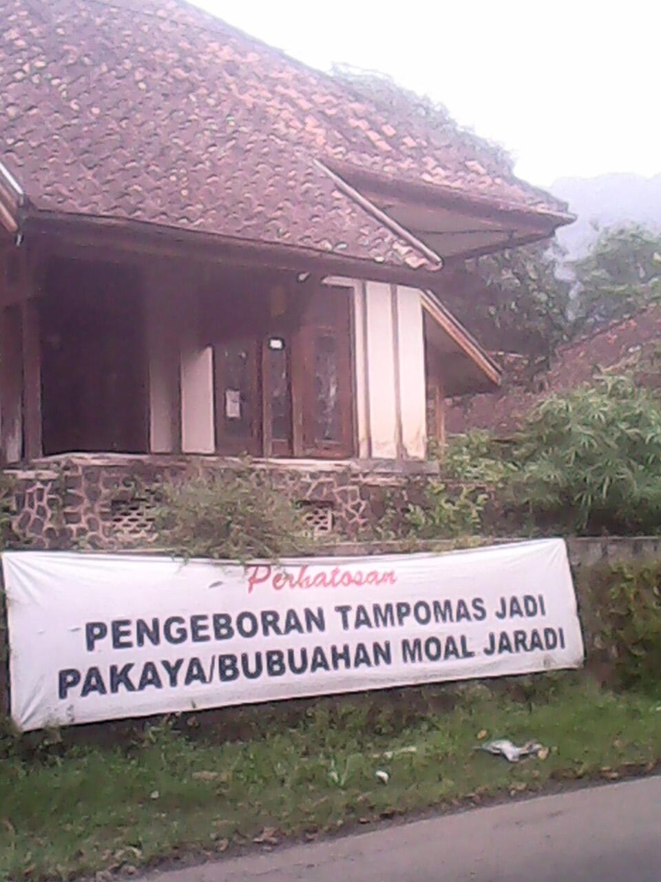 Rumah Kosong sejak 2006, Minta diterawang puh, Mau dijual soalnya