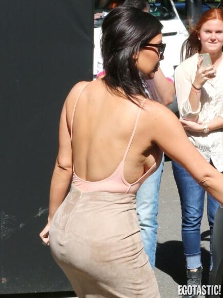 Egotastic!-Kim Kardashian, Candid di Perancis-