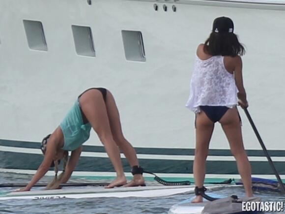 Egotastic!-Vanessa Hudgens &amp; Ashley Tisdale, pesta bikini di Miami-