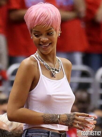 Egotastic!-Rihanna, tanpa bra saat menonton NBA di Los Angeles-