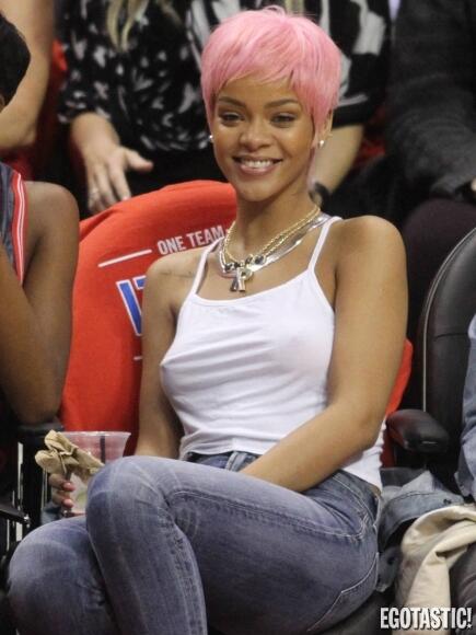 Egotastic!-Rihanna, tanpa bra saat menonton NBA di Los Angeles-