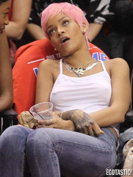 Egotastic!-Rihanna, tanpa bra saat menonton NBA di Los Angeles-