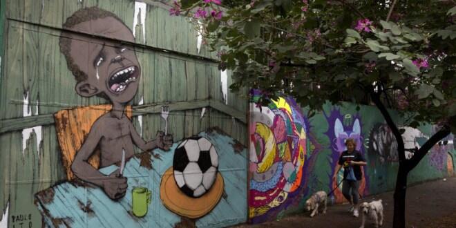 Mural/Graffiti Anti-World Cup 2014 di Brazil