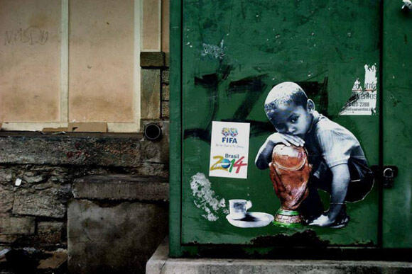 Mural/Graffiti Anti-World Cup 2014 di Brazil