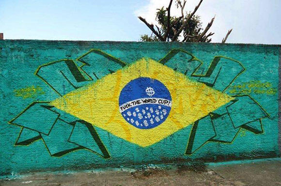 Mural/Graffiti Anti-World Cup 2014 di Brazil