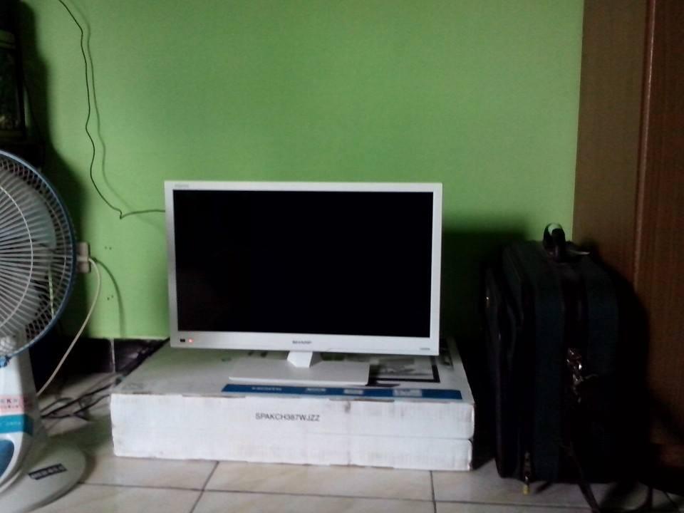 LED TV sharp aquos 24 inch