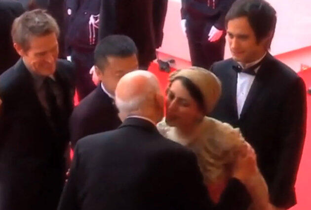 Diancaman Hukuman Cambuk, Aktris Iran Leila Hatami Minta Maaf Dicium di Cannes