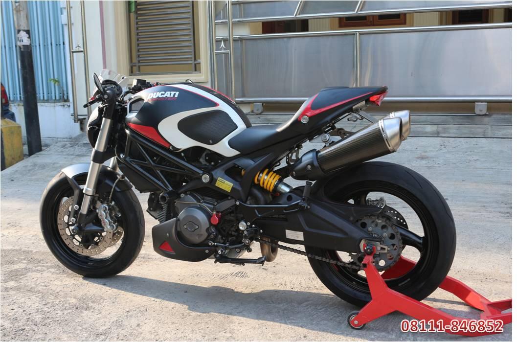 Ducati Monster 696 CBU Italy 2011 Full Branded Accs (no Z800, 795, ER6, zx6, cbr600)