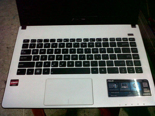 ACER v3 -471G ,CORE i5,GAMING VGA 2 GB