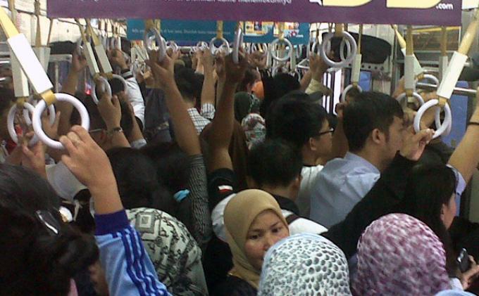 Inikah Rasanya Kehilangan Handphone 3 kali di KRL