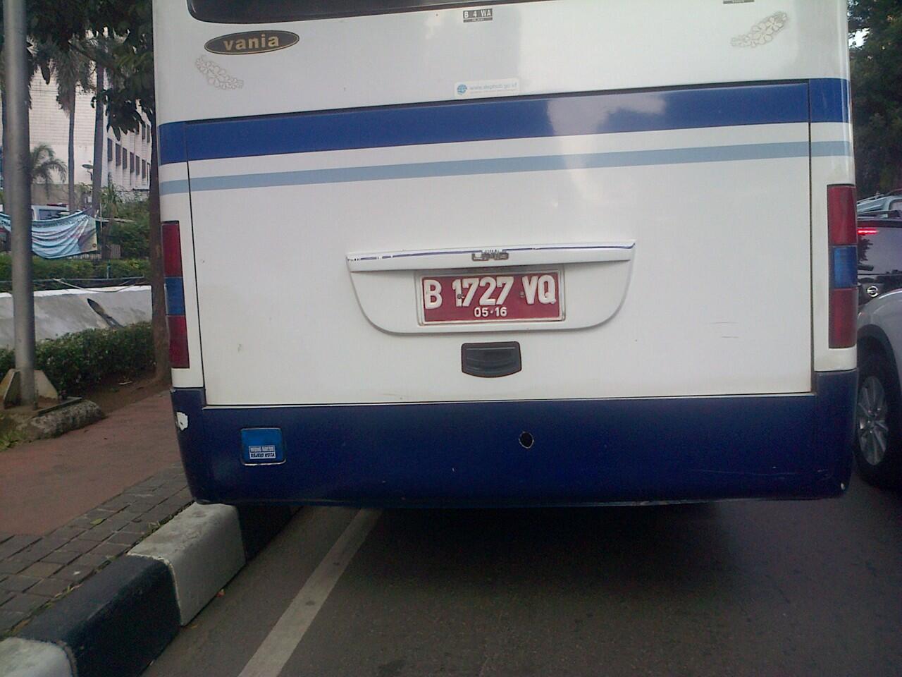 INI GAN MOBIL GAK MUNGKIN DI KEMPESIN WALAUPUN DI PARKIR DI P DICORET...SAKIT HAT!!!