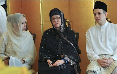 Pangeran dan Puteri Raja Malaysia Charming &amp; Gorgeous like a fairy tale