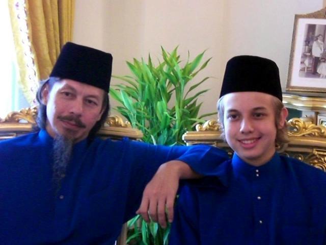 Pangeran dan Puteri Raja Malaysia Charming &amp; Gorgeous like a fairy tale
