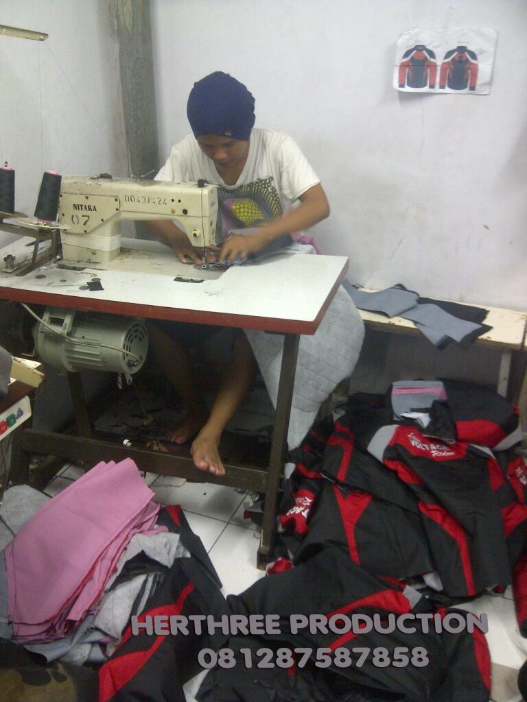 Jasa pembuatan kaos, jaket, hoodie, seragam, poloshirt, kaos partai, kemeja partai