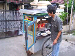 Sang Tukang Jajanan Yang Jika Ditunggu Tak Kunjung Datang