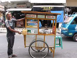 Sang Tukang Jajanan Yang Jika Ditunggu Tak Kunjung Datang