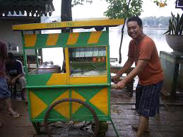 Sang Tukang Jajanan Yang Jika Ditunggu Tak Kunjung Datang