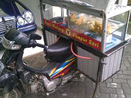 Sang Tukang Jajanan Yang Jika Ditunggu Tak Kunjung Datang