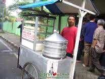 Sang Tukang Jajanan Yang Jika Ditunggu Tak Kunjung Datang