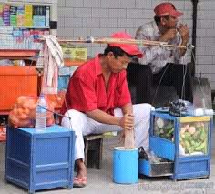 Sang Tukang Jajanan Yang Jika Ditunggu Tak Kunjung Datang