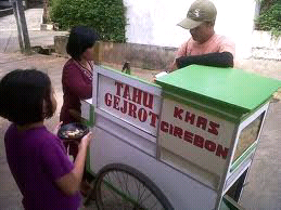 Sang Tukang Jajanan Yang Jika Ditunggu Tak Kunjung Datang
