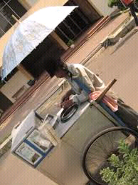 Sang Tukang Jajanan Yang Jika Ditunggu Tak Kunjung Datang
