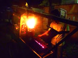 Sang Tukang Jajanan Yang Jika Ditunggu Tak Kunjung Datang