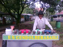 Sang Tukang Jajanan Yang Jika Ditunggu Tak Kunjung Datang