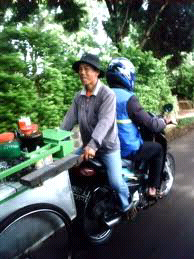 Sang Tukang Jajanan Yang Jika Ditunggu Tak Kunjung Datang