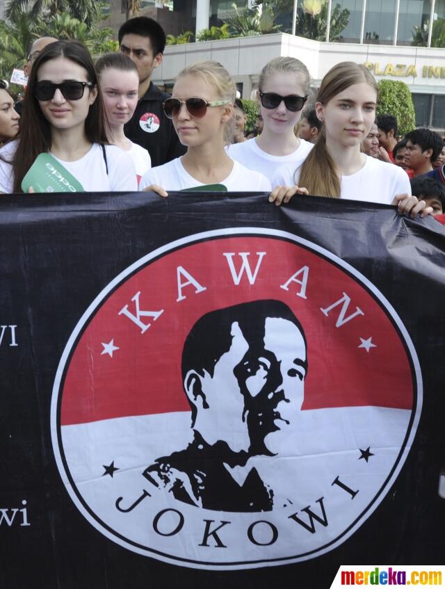 FOTO: Cantiknya ABG Bule Yang Ramaikan Jalan Santai 'Kawan Jokowi'